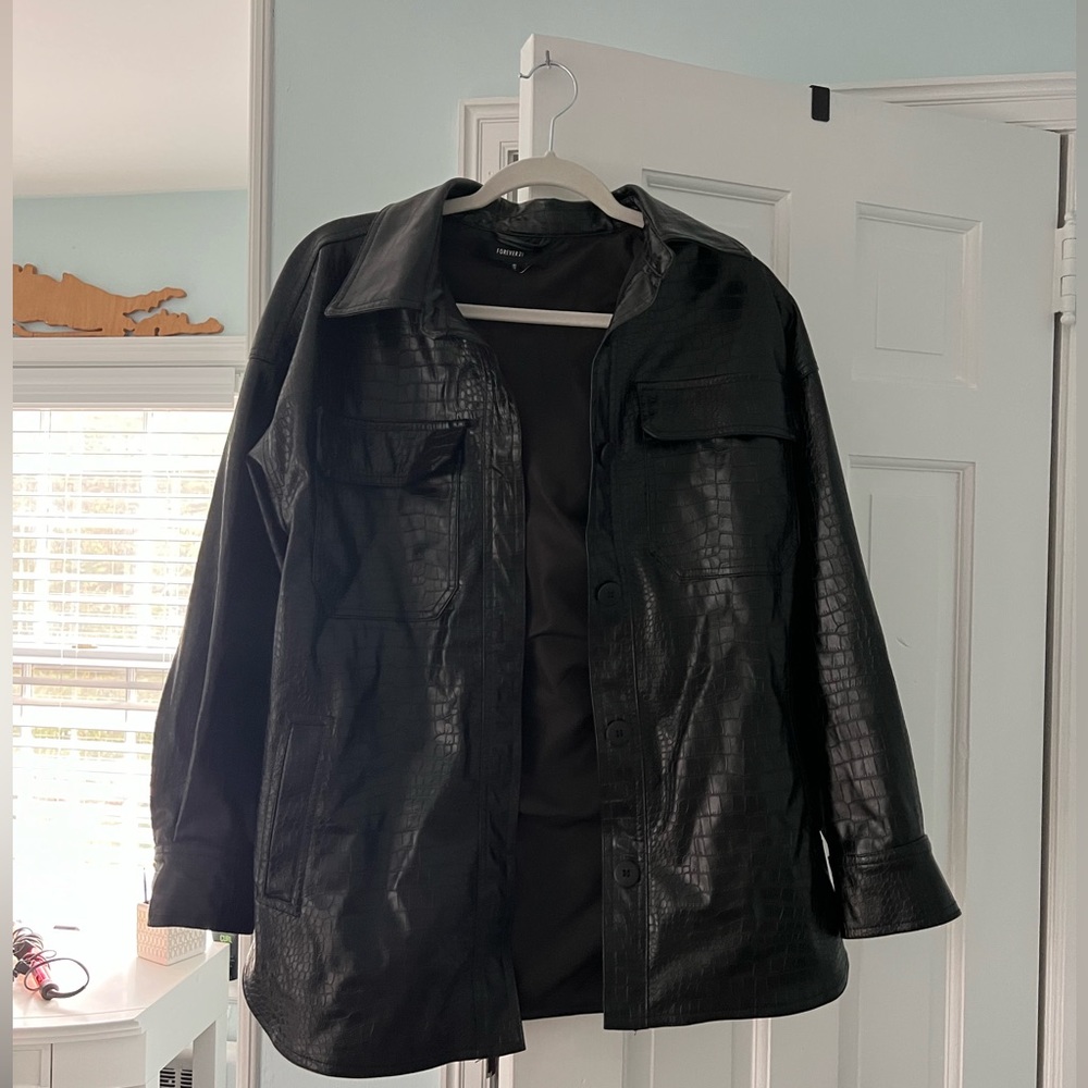 FOREVER 21 WOMENS OVERSIZED BLACK LEATHER JACKET SNAKESKIN PRINT